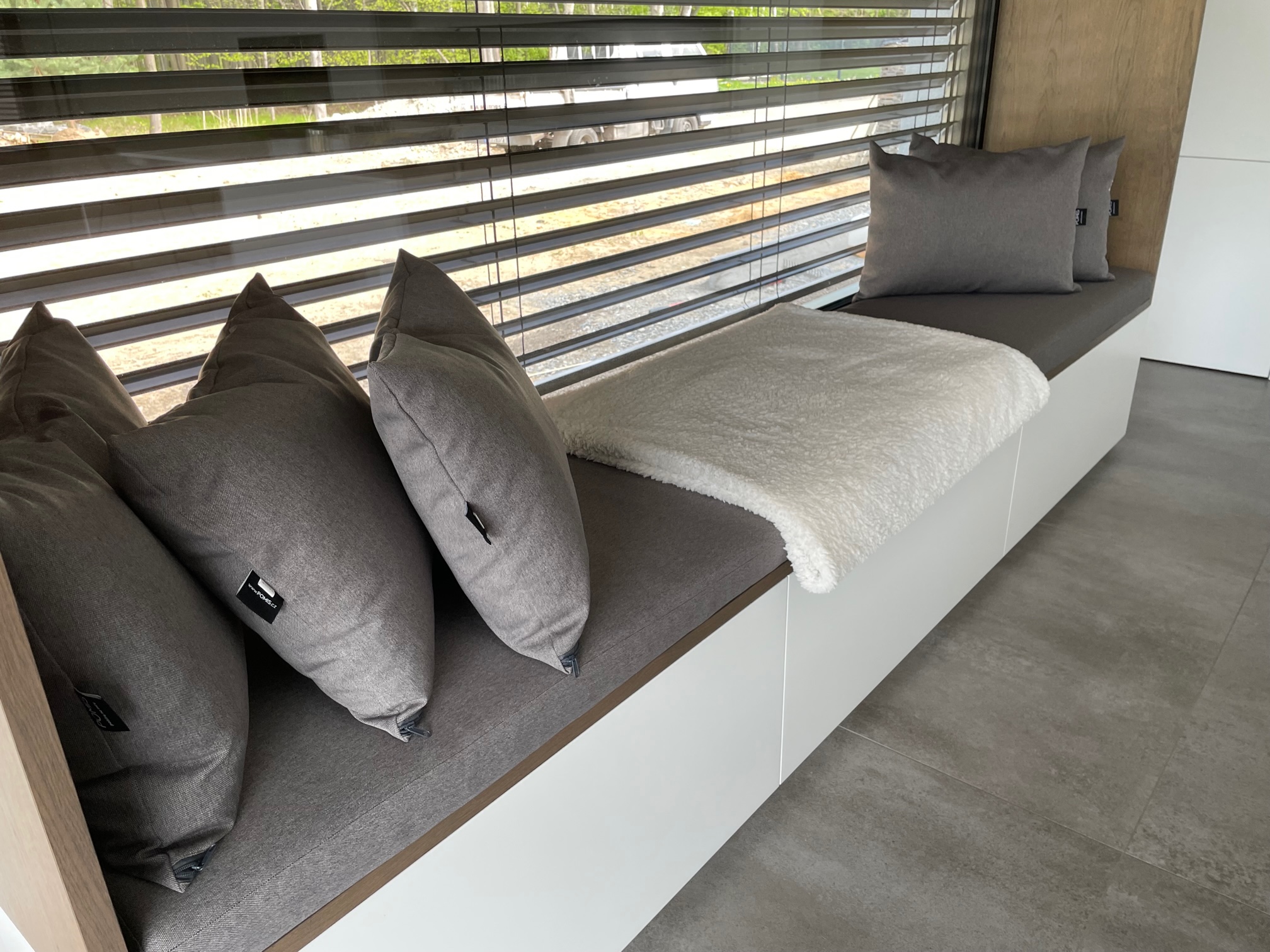 velký sedací polstr do předíňového sedacího okna Window seat